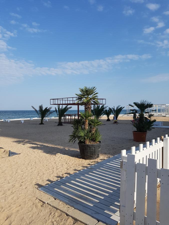 Frontal View By Twin Residence Mamaia Eksteriør billede