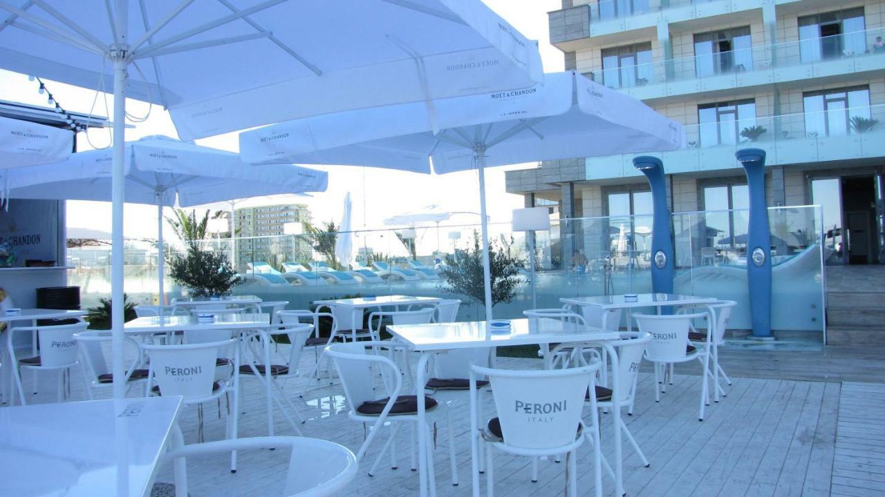 Frontal View By Twin Residence Mamaia Eksteriør billede